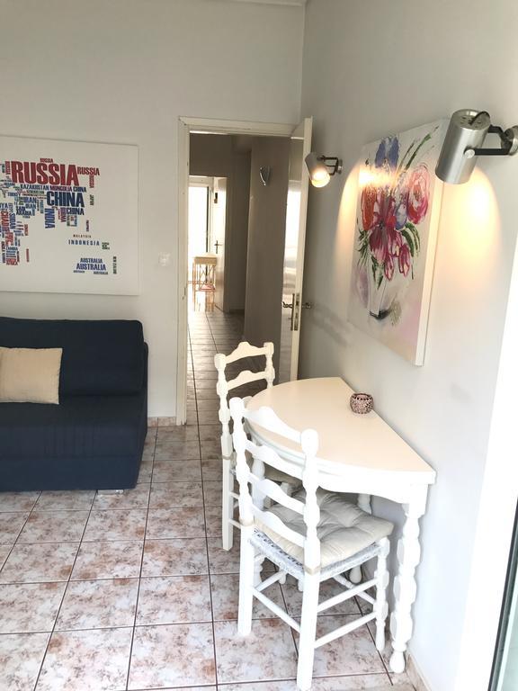 100M From The Beach Cosy Apartment Loutraki  Eksteriør bilde